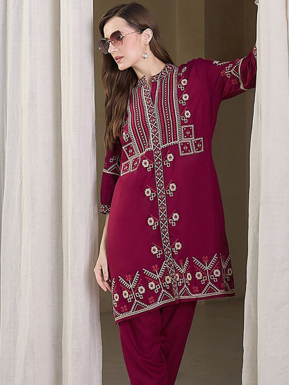 Women Ethnic Motifs Embroidered Thread Work Kurta With Trousers Kurta Sets