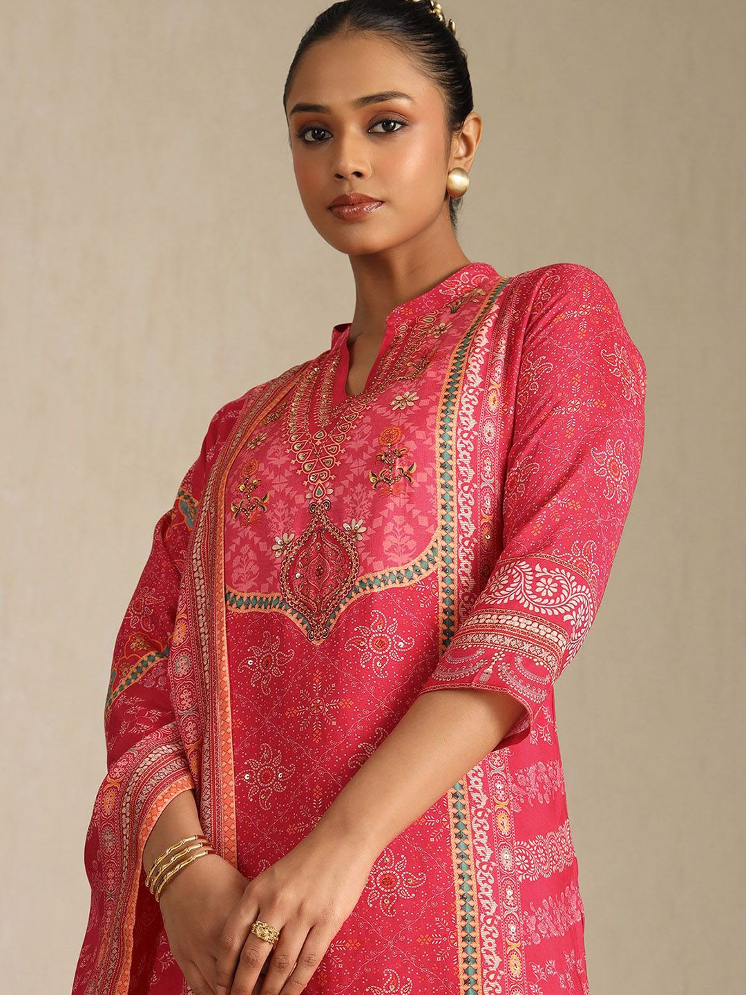 Dhiyona SO Women's Floral Printed Mandarin Collar Sequinned Straight Kurta With Trousers And Dupatta