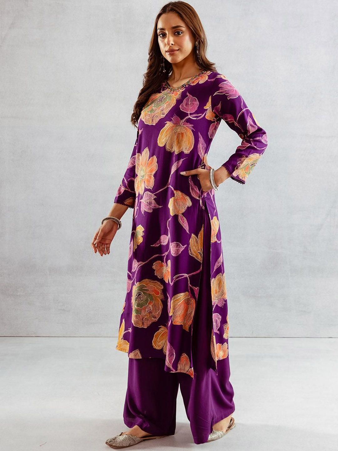 Dhiyona IS Women's Floral Printed V-neck Straight Kurta & Palazzos