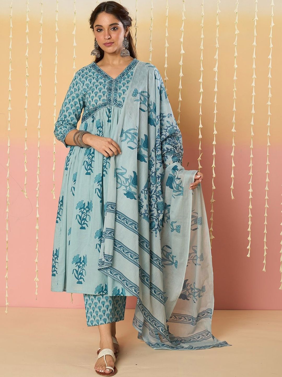 Women Floral Printed Empire Thread Work Pure Cotton Kurta with Trousers & With Dupatta