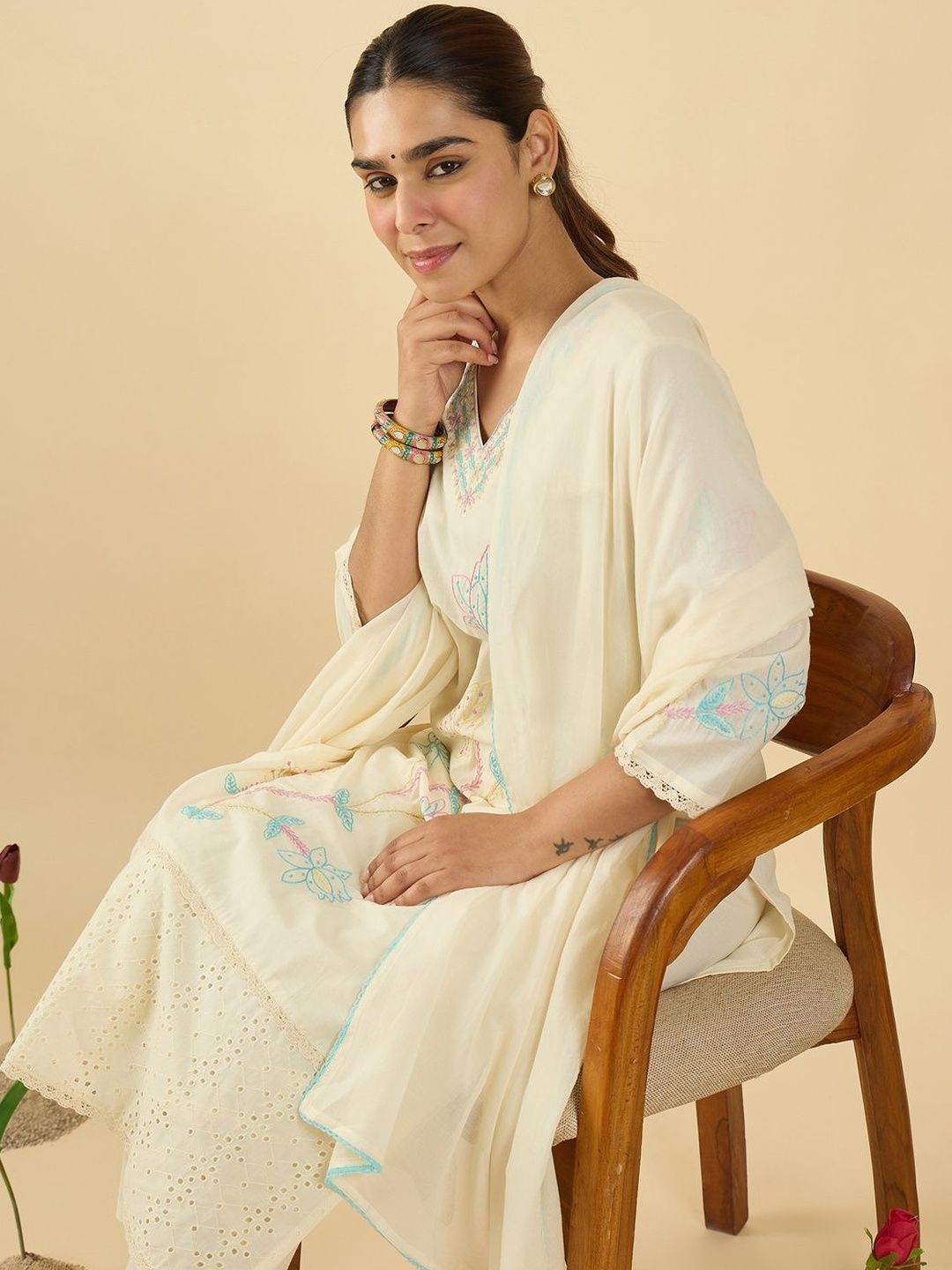 Women Floral Embroidered Regular Thread Work Pure Cotton Kurta with Trousers & With Dupatta