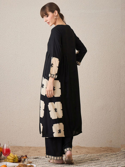 Floral Embroidered Notch Neck Empire Thread Work A-Line Kurta With Palazzo