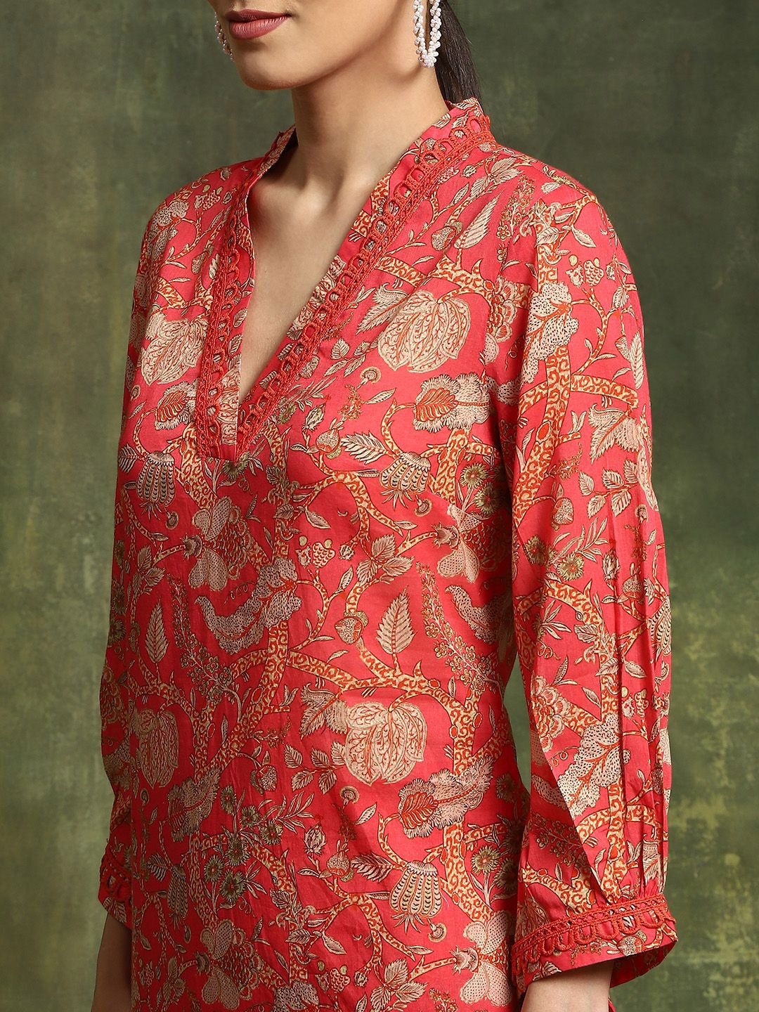 Dhiyona SN Women's Printed Tasseled Kurta & Palazzo