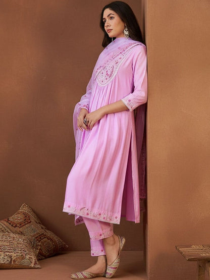 Dhiyona CH Women Floral Embroidered Regular Sequinned Kurta with Trousers & With Dupatta