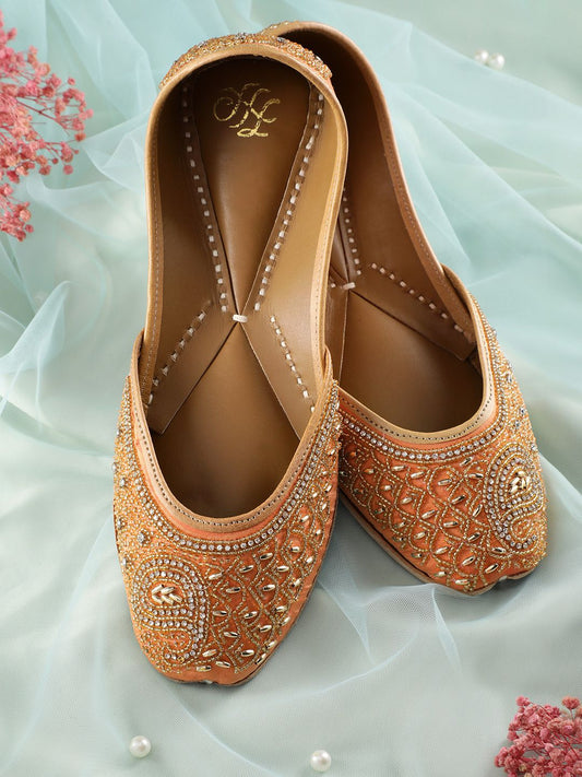 Dhiyona HOP Women Ethnic Motif Embellished Mojaris