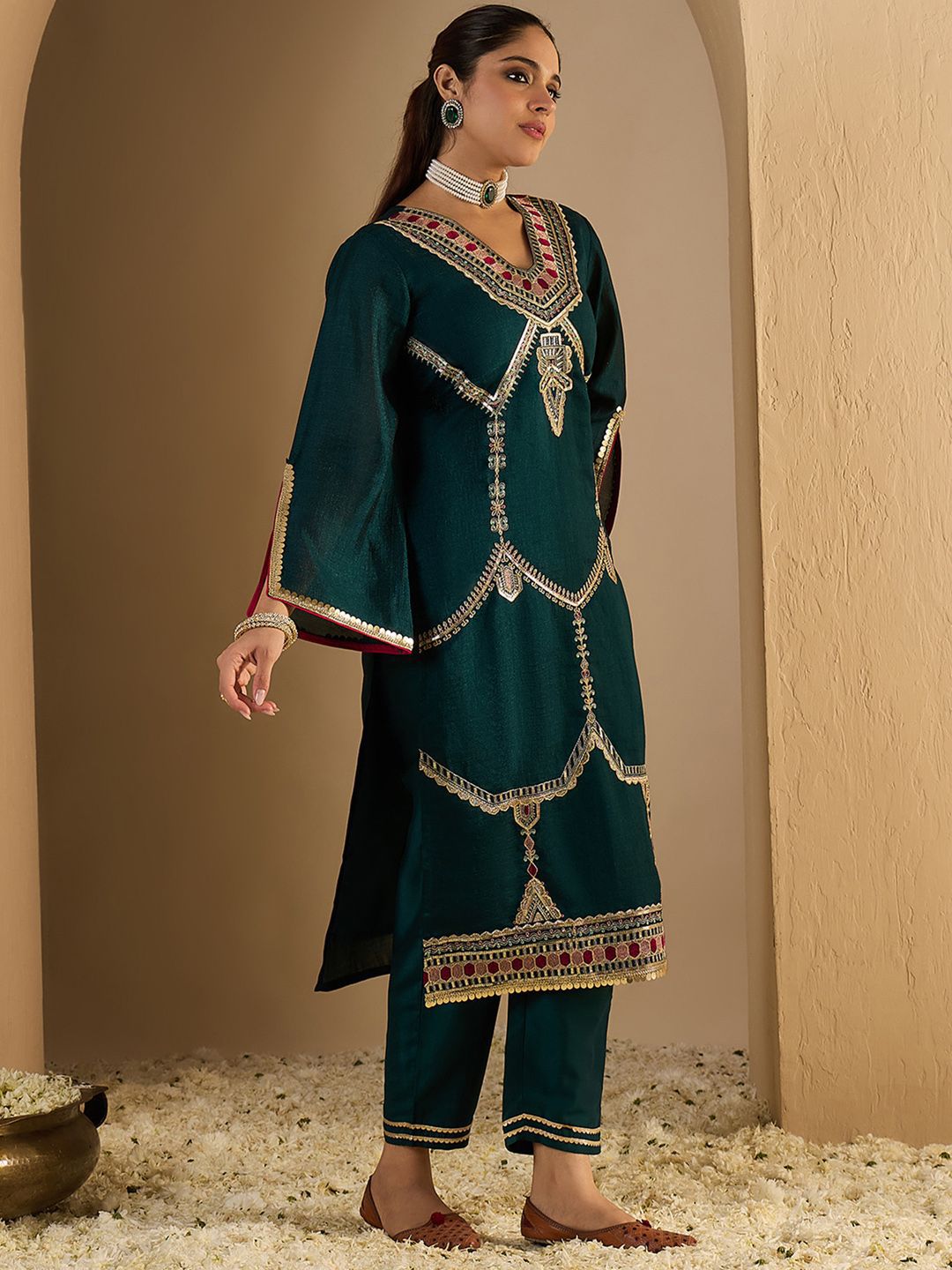 Women Ethnic Motifs Printed Kurta with Trousers