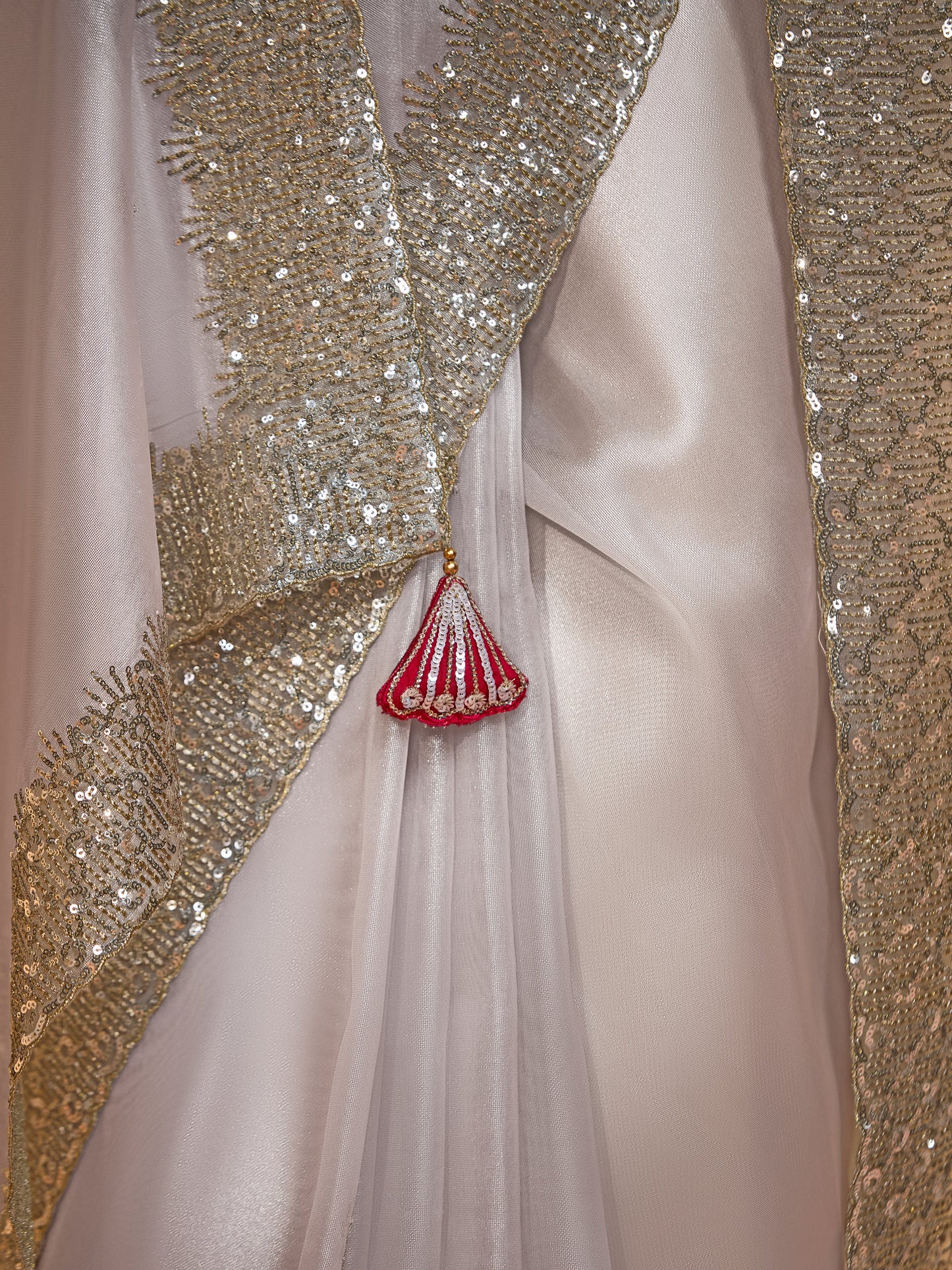 Dhiyona KM Women Off-White Organza Saree With Red Blouse