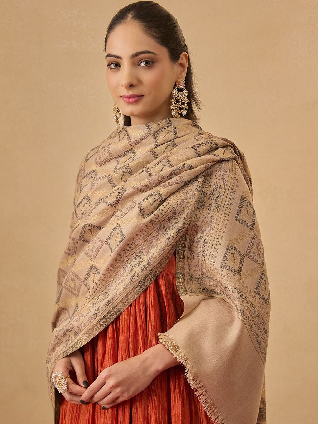 Dhiyona PA Geometric Woven Design Woolen Shawl