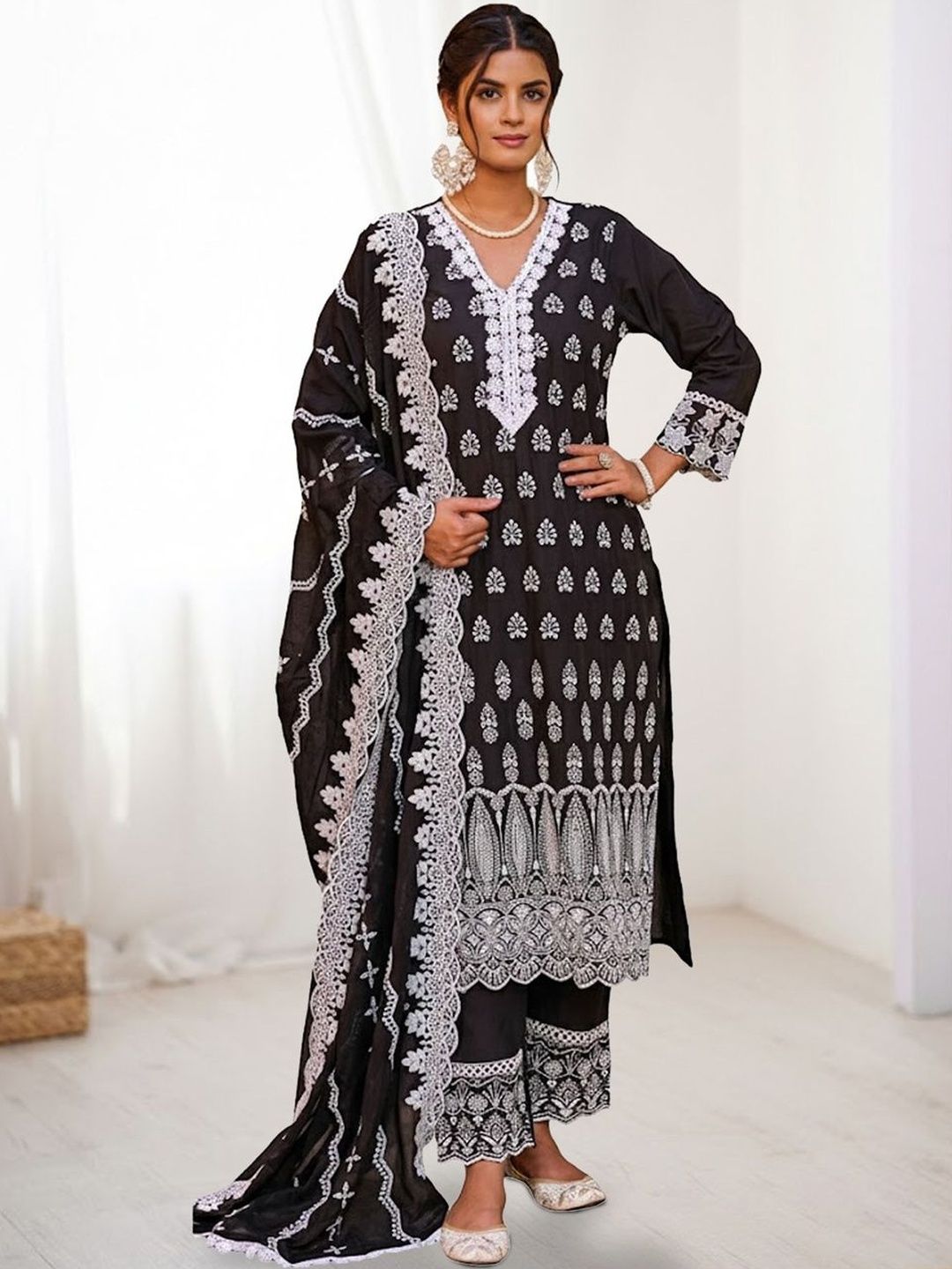 Women Ethnic Motifs Embroidered Regular Thread Work Pure Cotton Kurta with Trousers & With Dupatta