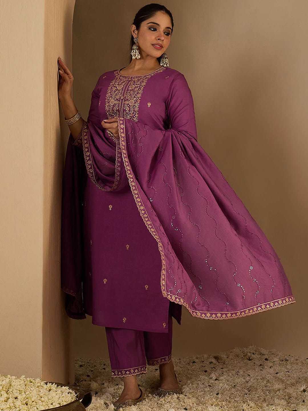 Dhiyona IE Women's Ethnic Motifs Embroidered Thread Work Straight Kurta With Trousers & Dupatta