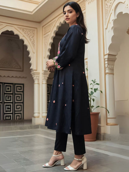 Women Floral Embroidered Kurta with Trousers