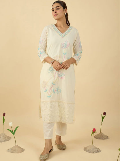 Women Floral Embroidered Regular Thread Work Pure Cotton Kurta with Trousers & With Dupatta