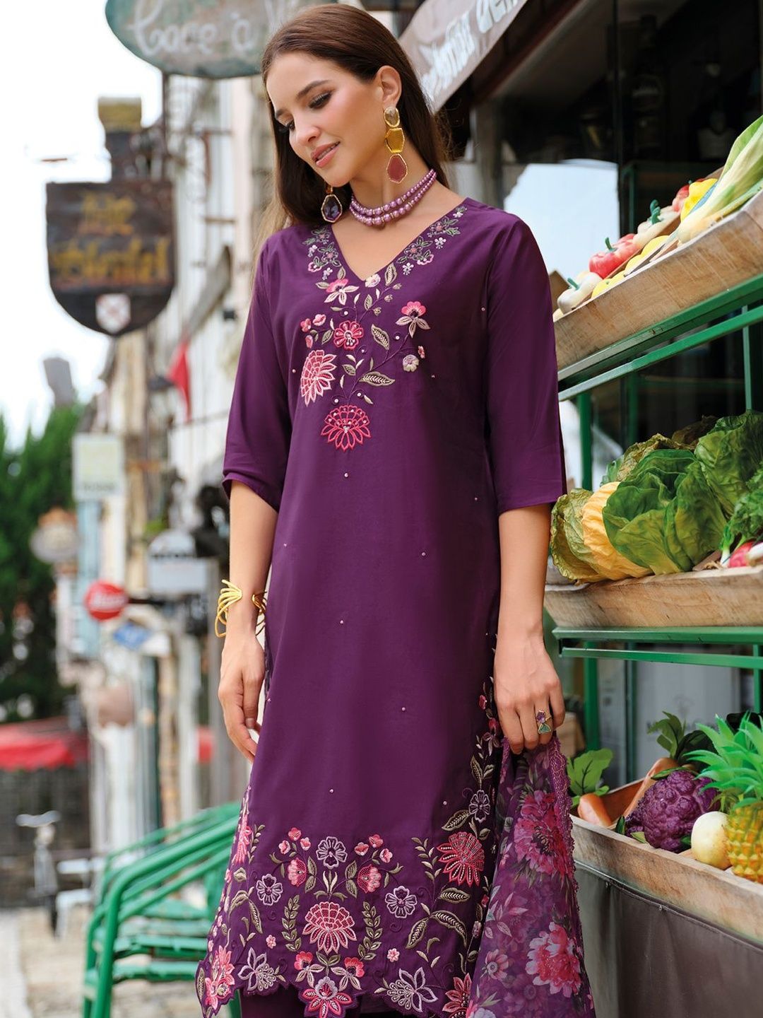 Women Floral Embroidered Regular Thread Work Liva Kurta with Trousers & With Dupatta