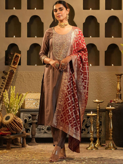 Dhiyona IE Women's Women Ethnic Motifs Embroidered Regular Sequinned Kurta Set With Dupatta