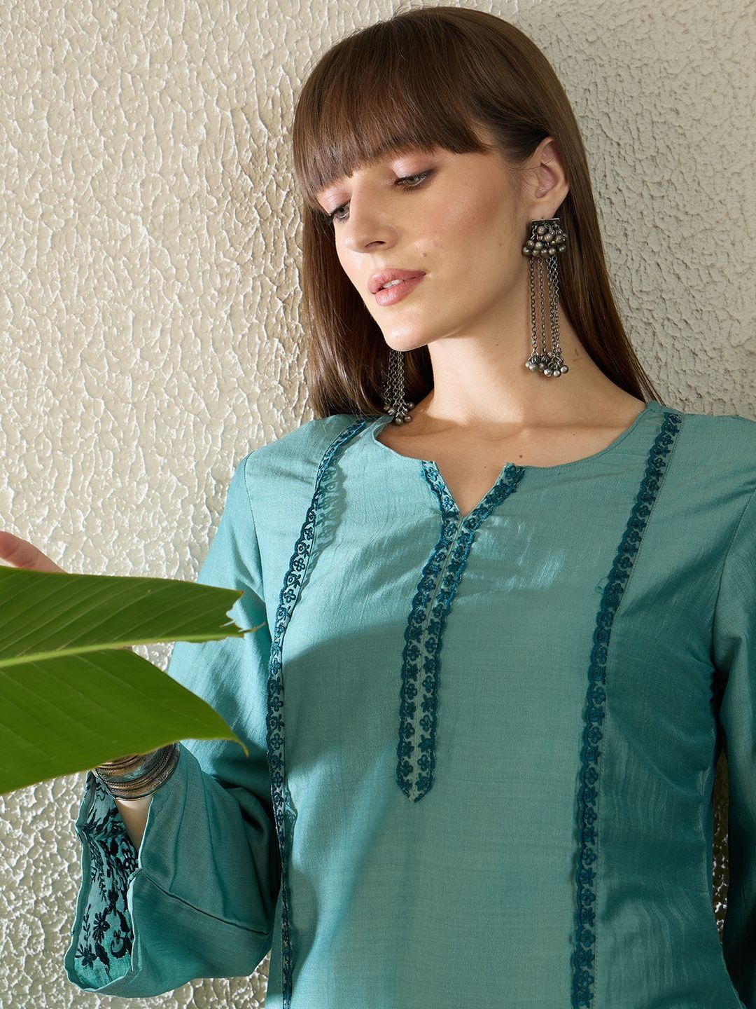 Women Ethnic Motifs Embroidered Regular Thread Work Kurta with Trousers