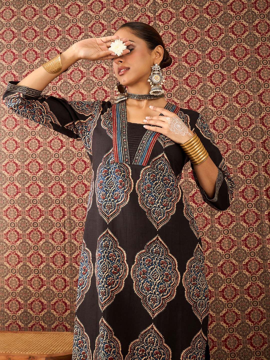 Dhiyona IE Floral Printed V-Neck Pure Cotton Straight Kurta & Trousers