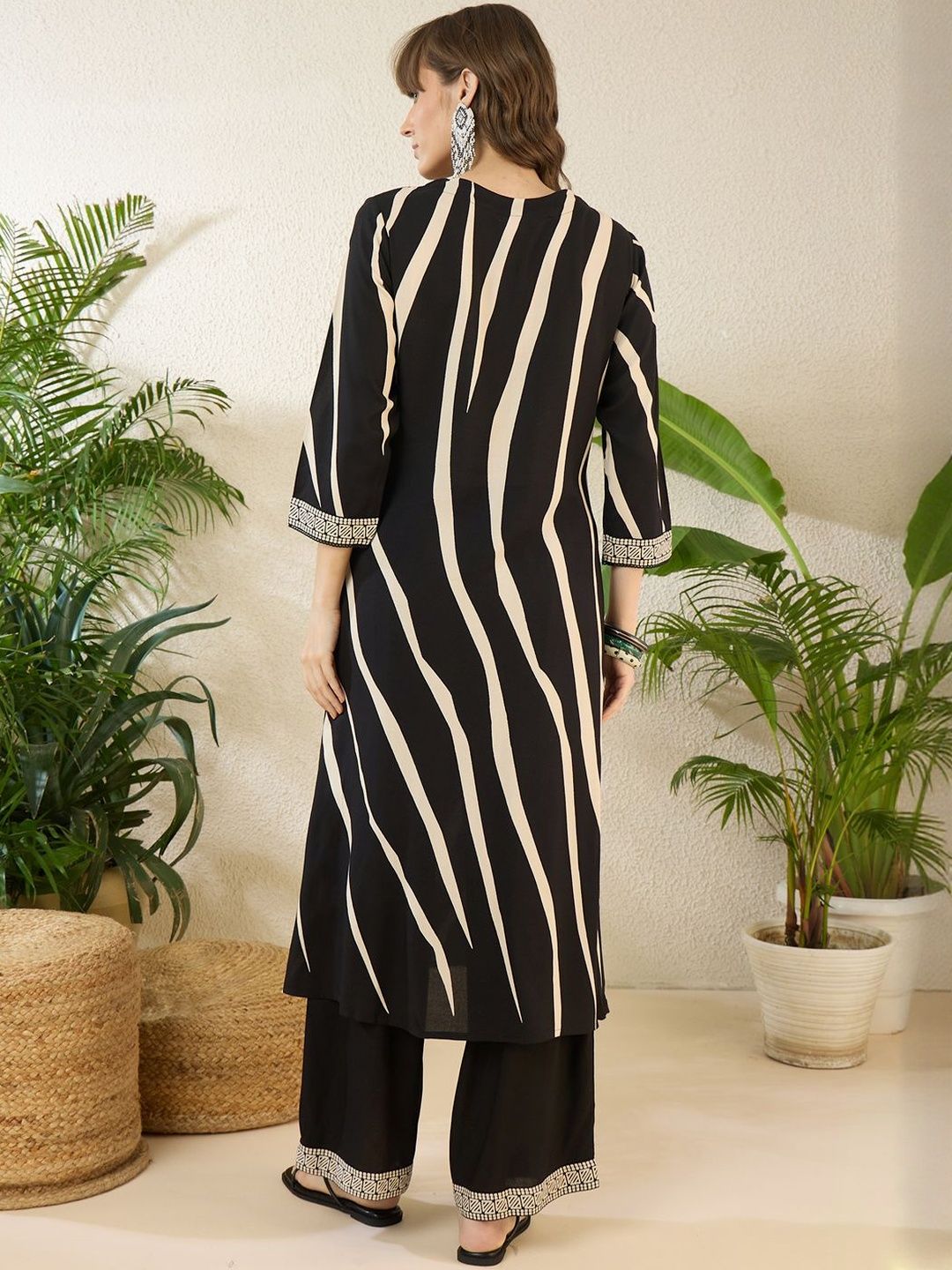 Dhiyona IE Printed Round Neck Three-Quarter Sleeves Top With Trousers