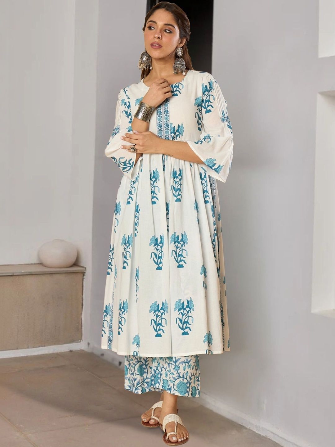Women Floral Printed Empire Pure Cotton Kurta with Trousers