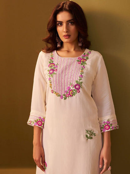 Dhiyona IE Floral Embroidered Round Neck Tunic & Trousers