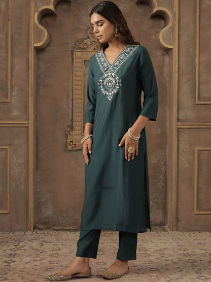Women Ethnic Motifs Embroidered Kurta with Trousers