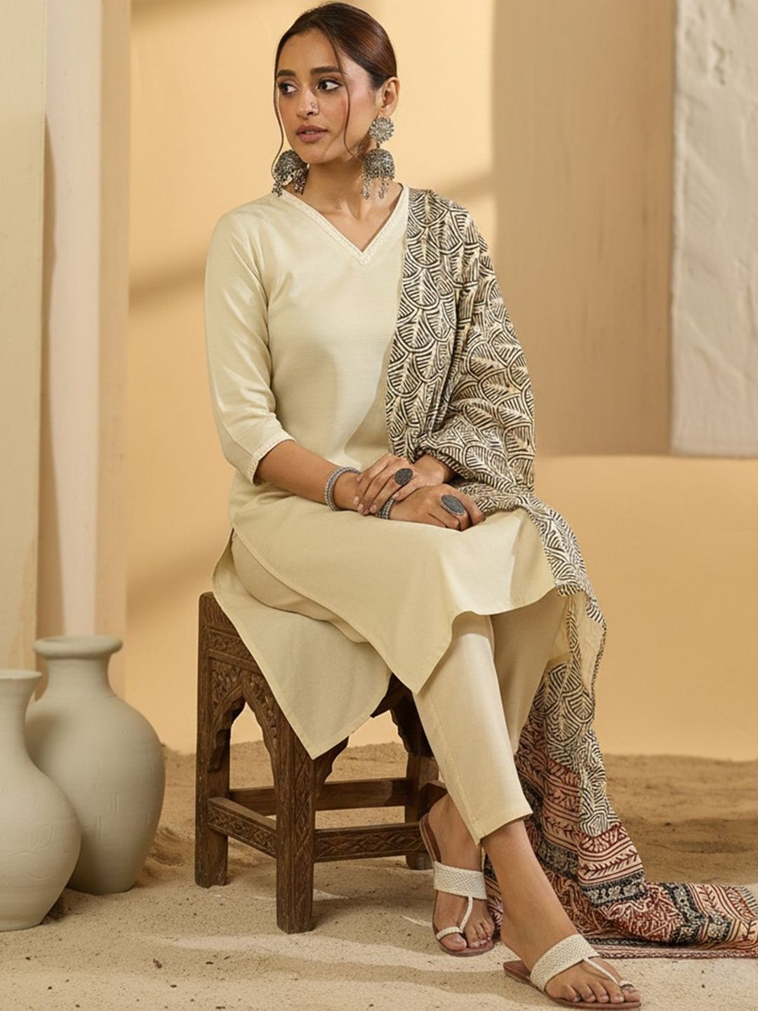 Ethnic Motifs Straight Kurta With Trousers & Dupatta
