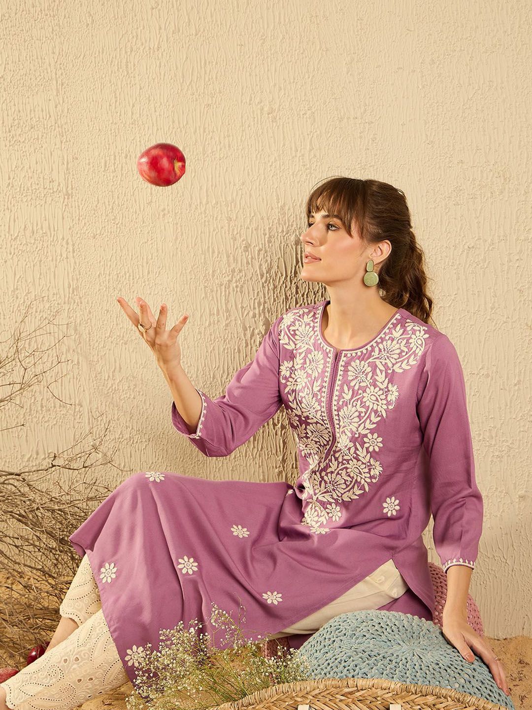 Dhiyona IE Women Paisley Embroidered Thread Work Pastels Kurta