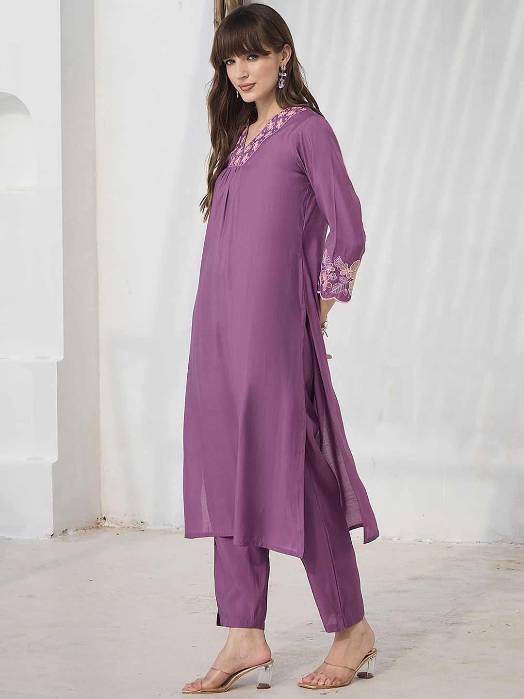 Dhiyona IE Embroidered V-Neck Top With Trousers Co-Ords