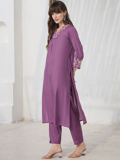 Dhiyona IE Embroidered V-Neck Top With Trousers Co-Ords