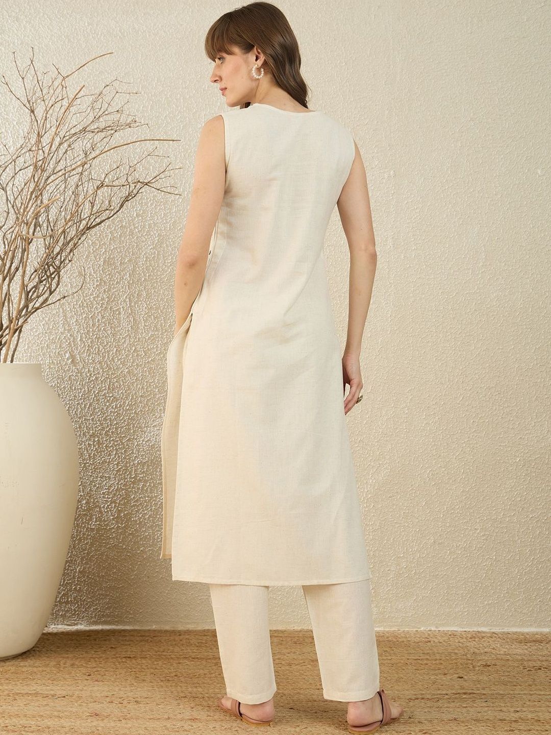 Women Floral Embroidered Regular Thread Work Kurta with Trousers