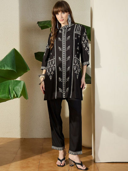 Women Ethnic Motifs Embroidered Regular Thread Work Kurta with Trousers