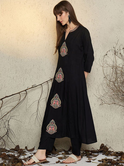 Dhiyona IE Women Embroidered Mandarin Collar Top and Trousers Co-Ords