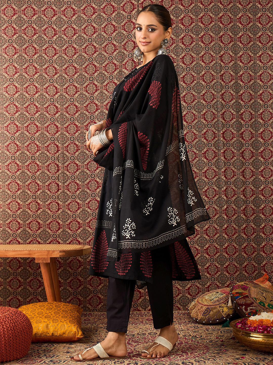 Dhiyona IE Women's Floral Printed Tie-Up Neck Pure Cotton Straight Kurta & Trousers With Dupatta