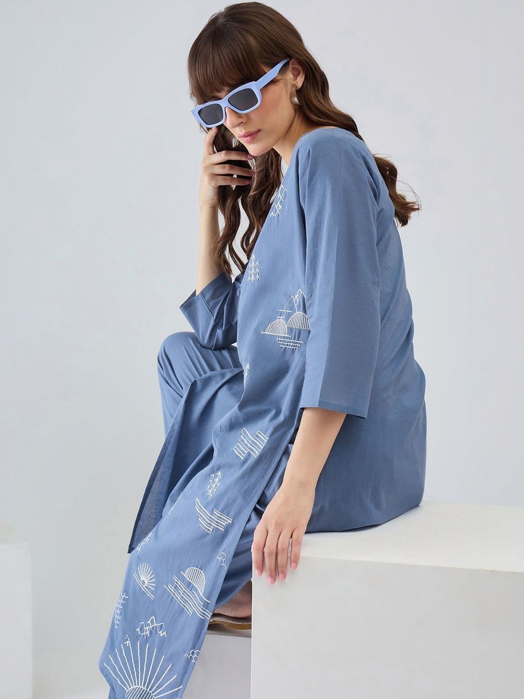 Women Ethnic Motifs Embroidered Regular Thread Work Pure Cotton Kurta with Trousers