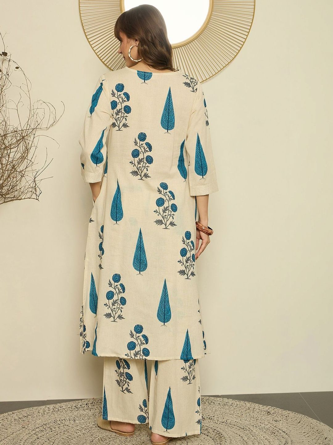 Women Floral Printed Regular Kurta with Trousers