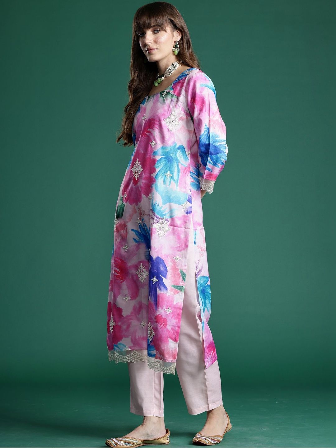 Women Floral Printed Regular Thread Work Kurta with Trousers & With Dupatta