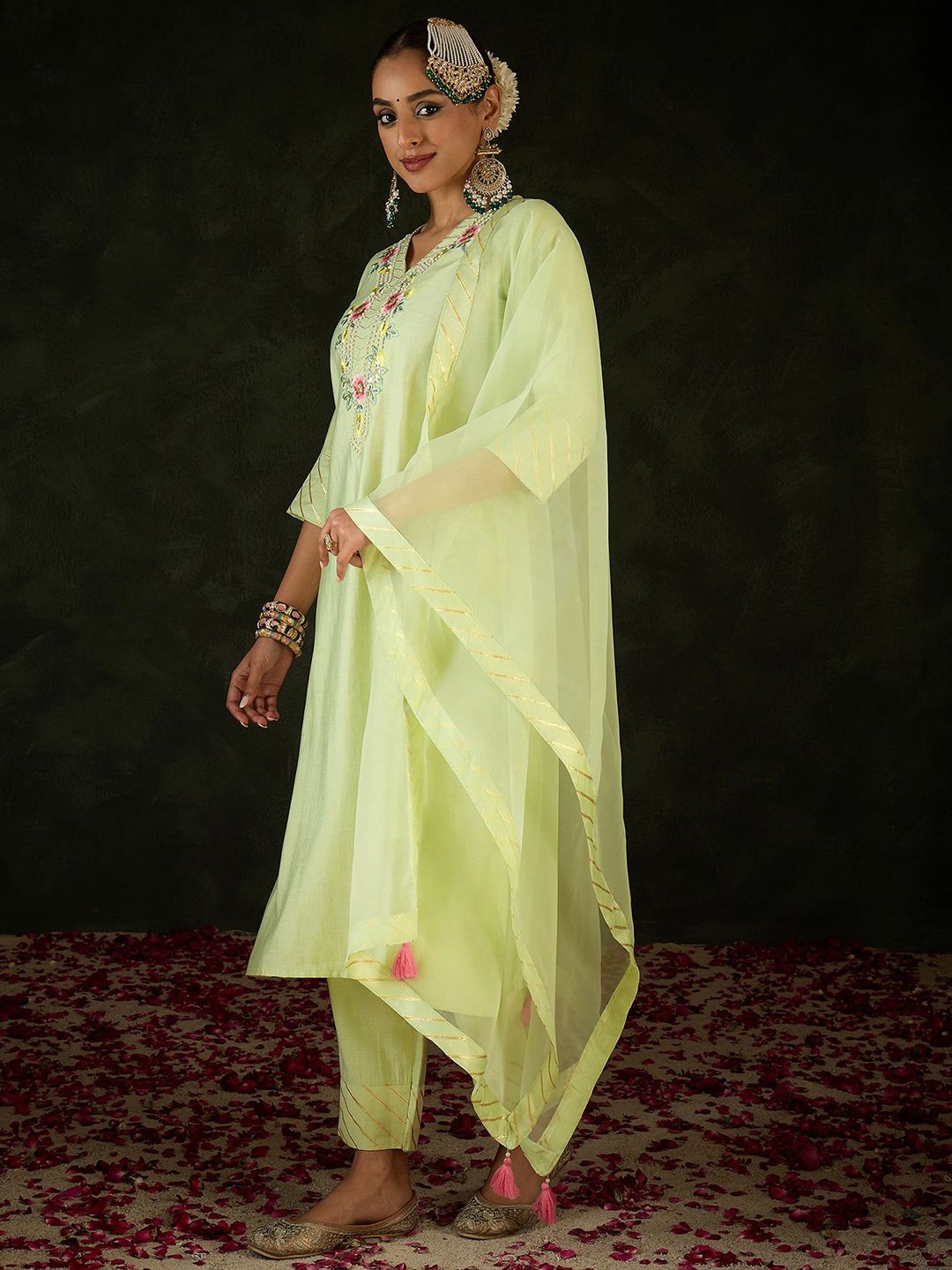Women Floral Embroidered Regular Thread Work Kurta with Trousers & With Dupatta