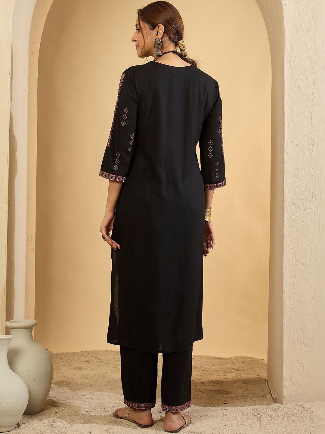 Women Ethnic Motifs Embroidered Regular Thread Work Kurta with Trousers