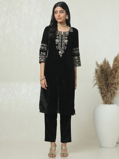 Dhiyona SO Women's Floral Yoke Design Notch Neck Thread Work Velvet Kurta With Trousers & Dupatta