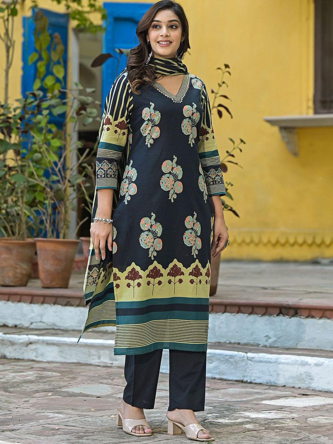 Dhiyona VA Women's Printed Regular Gotta Patti Pure Cotton Kurta with Trousers & With Dupatta