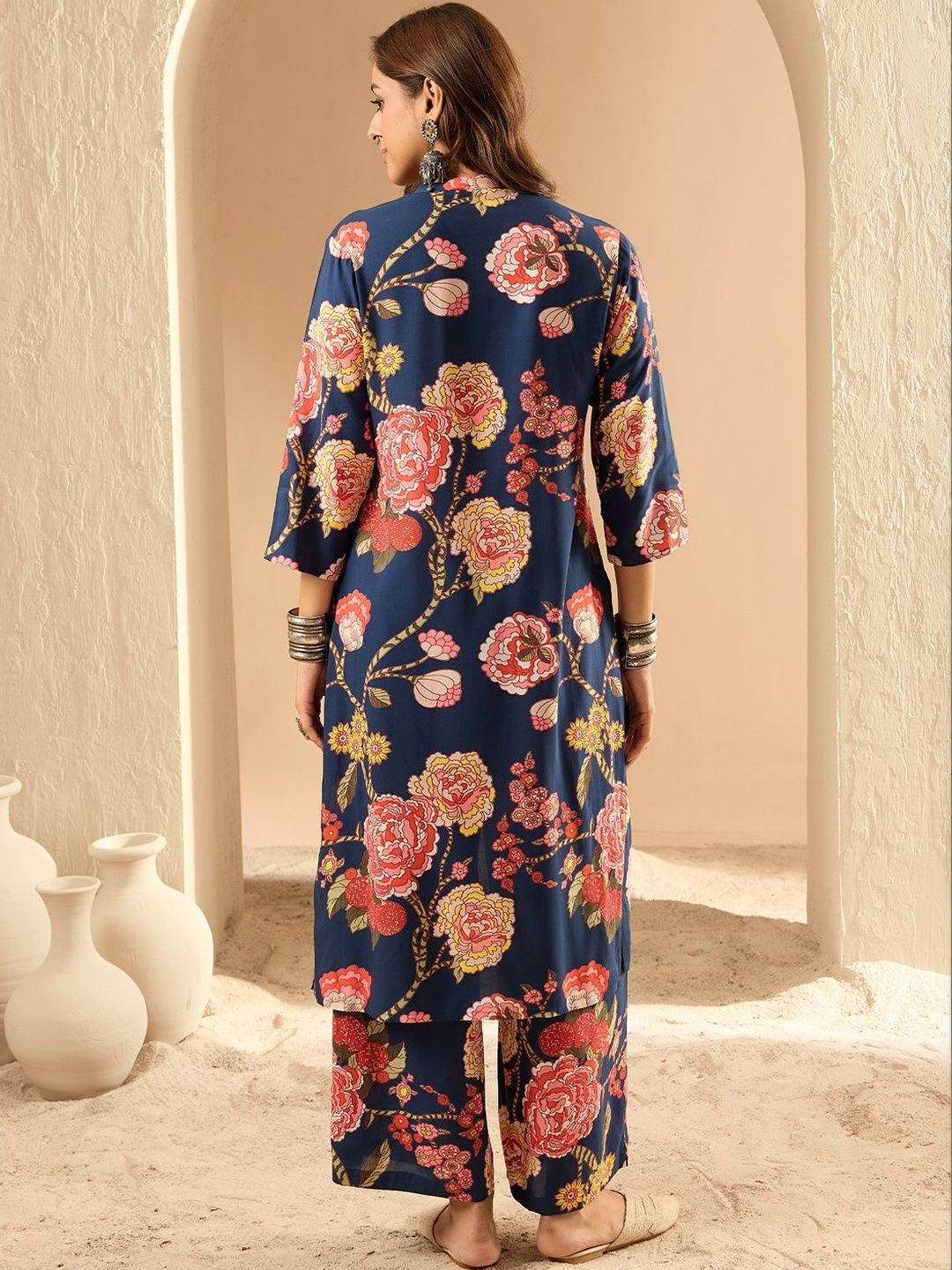 Women Floral Printed Regular Kurta with Trousers
