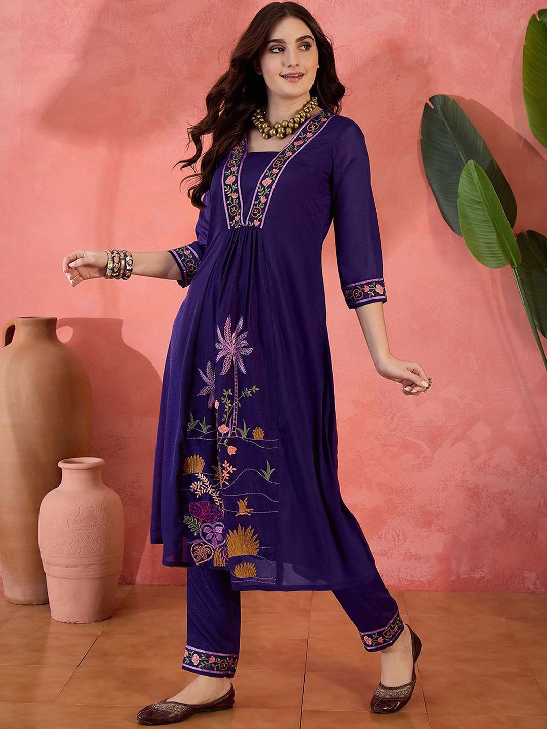 Dhiyona SN Women's Thread Embroidered Kurta With Trousers
