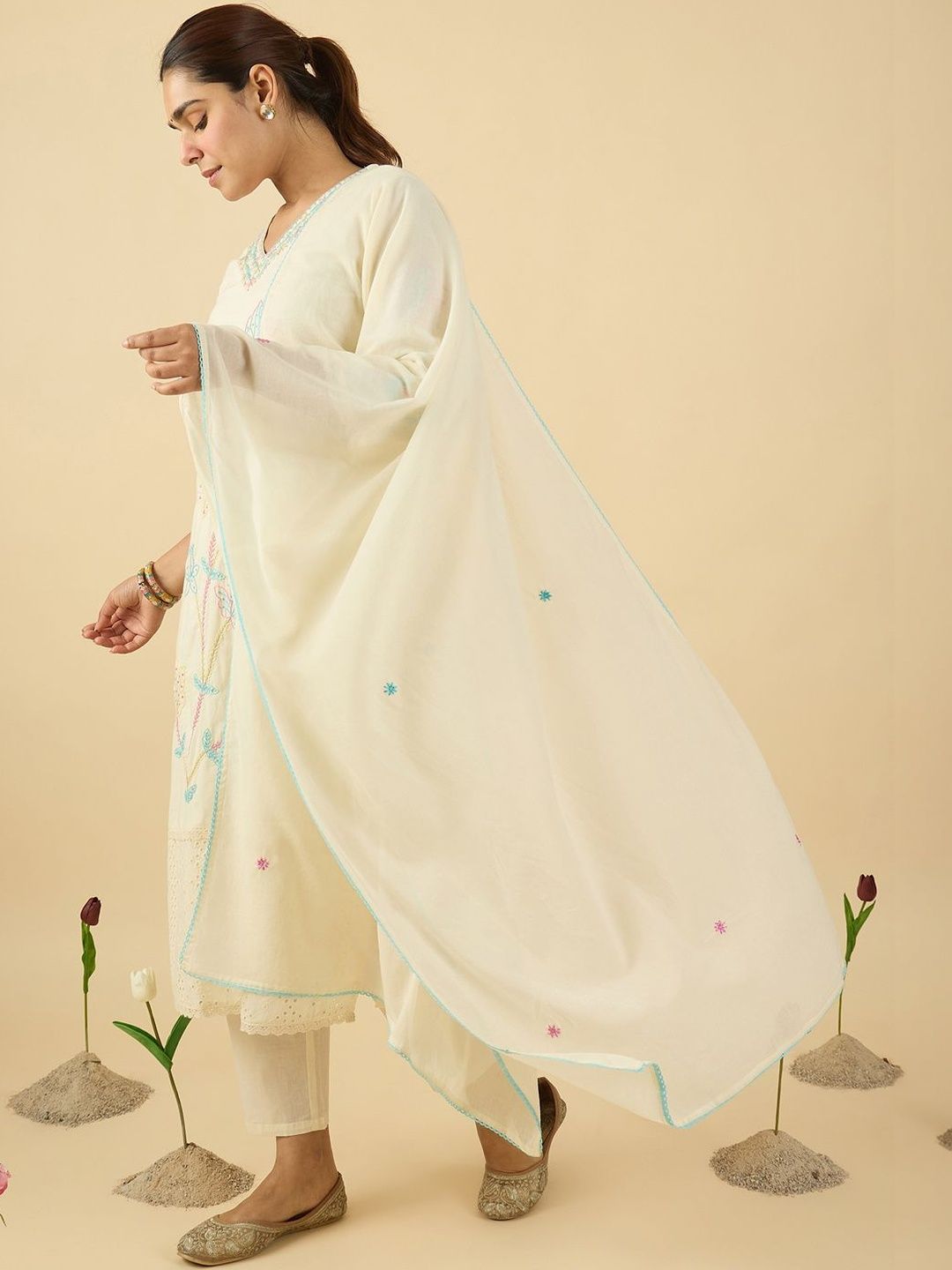 Women Floral Embroidered Regular Thread Work Pure Cotton Kurta with Trousers & With Dupatta