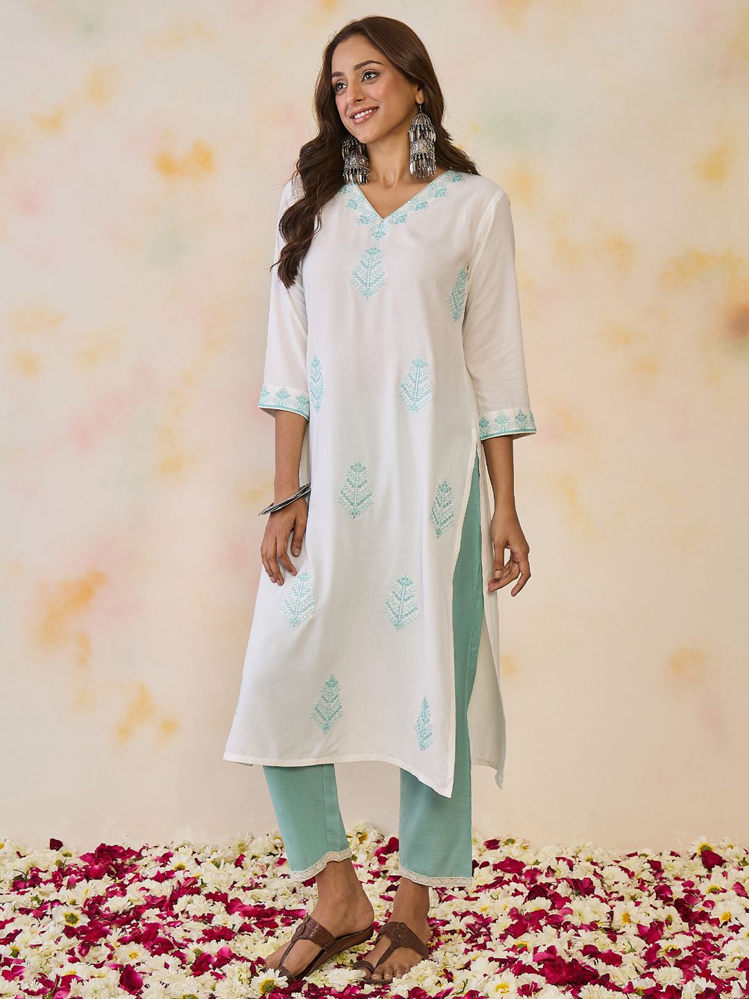 Dhiyona IE Women Ethnic Motifs Embroidered Sequinned Floral Kurta