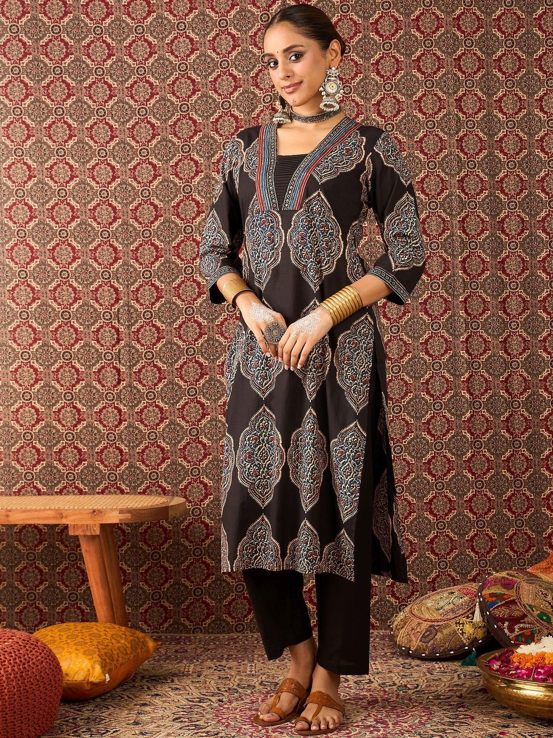 Women Ethnic Motifs Printed Cotton Kurta with Trousers