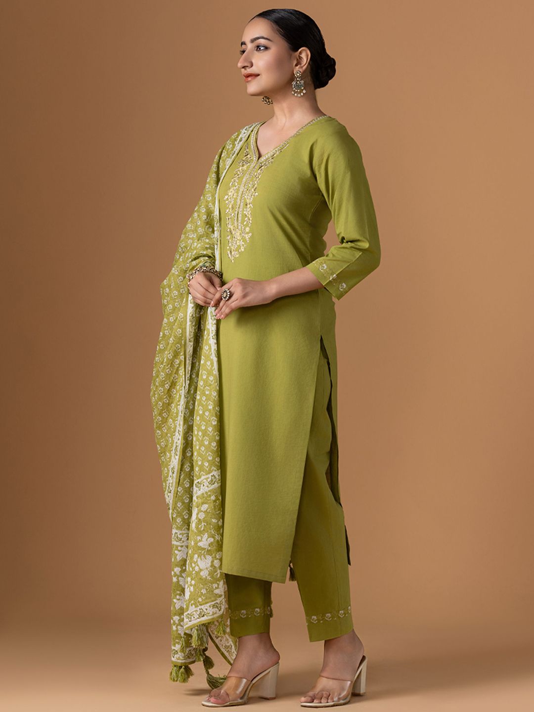 Dhiyona WP Women Ethnic Motifs Printed Cotton Kurta with Trousers & Dupatta