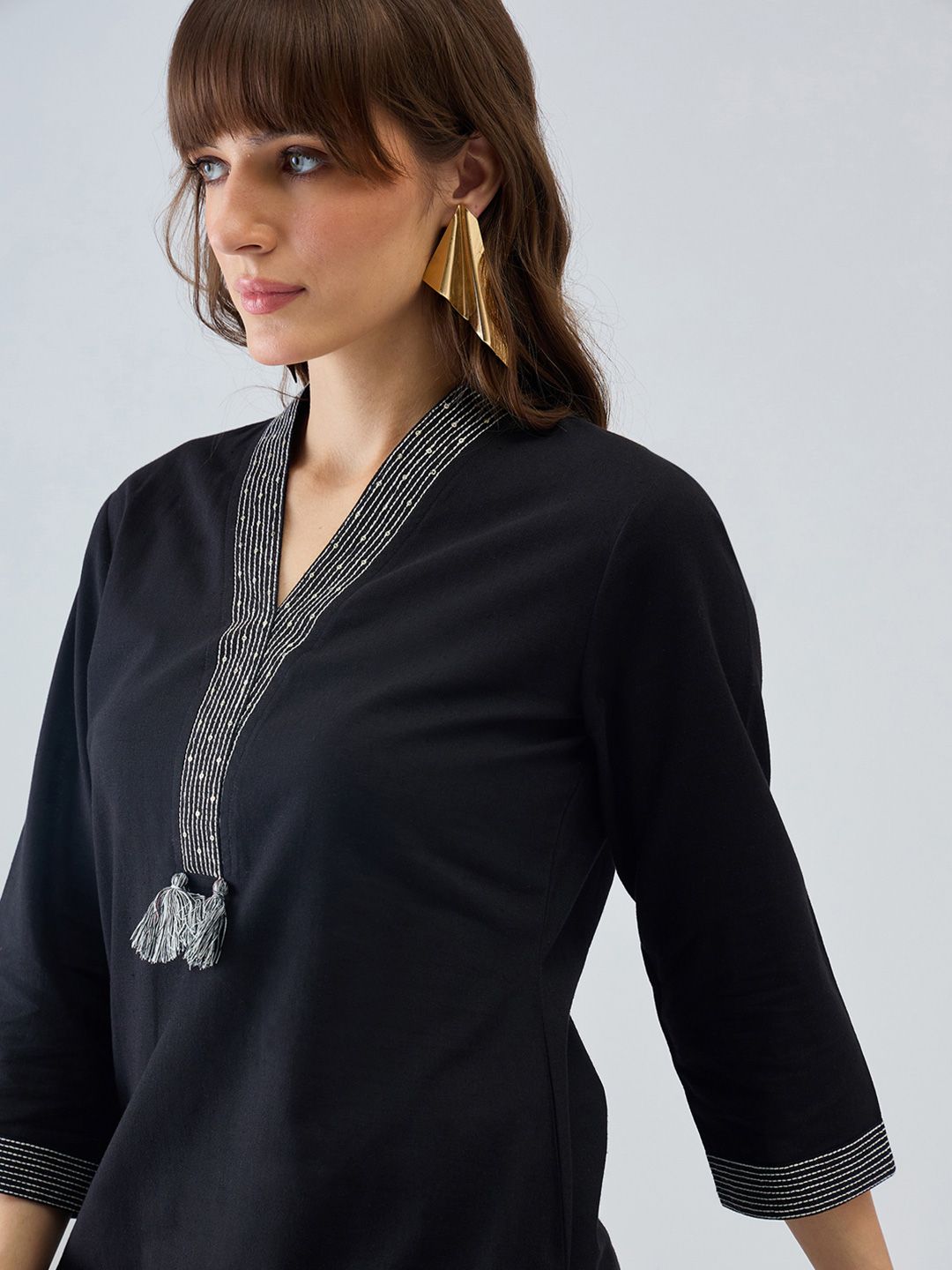 Women Regular Thread Work Kurta with Trousers