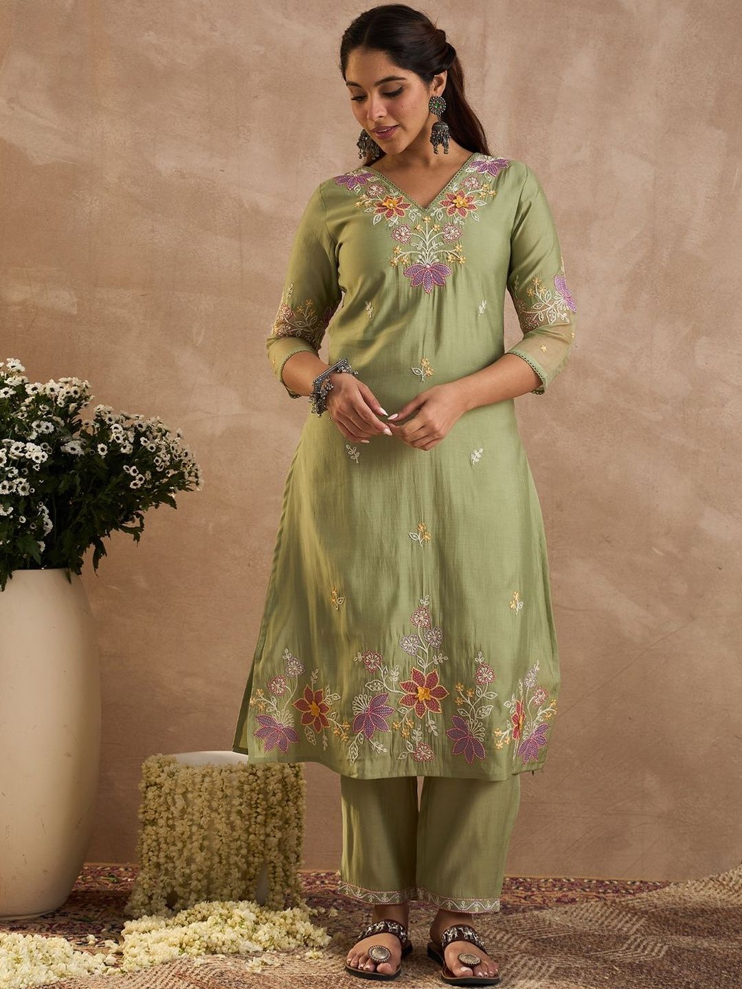 Floral Embroidered Straight Thread Work Kurta With Trousers & Dupatta