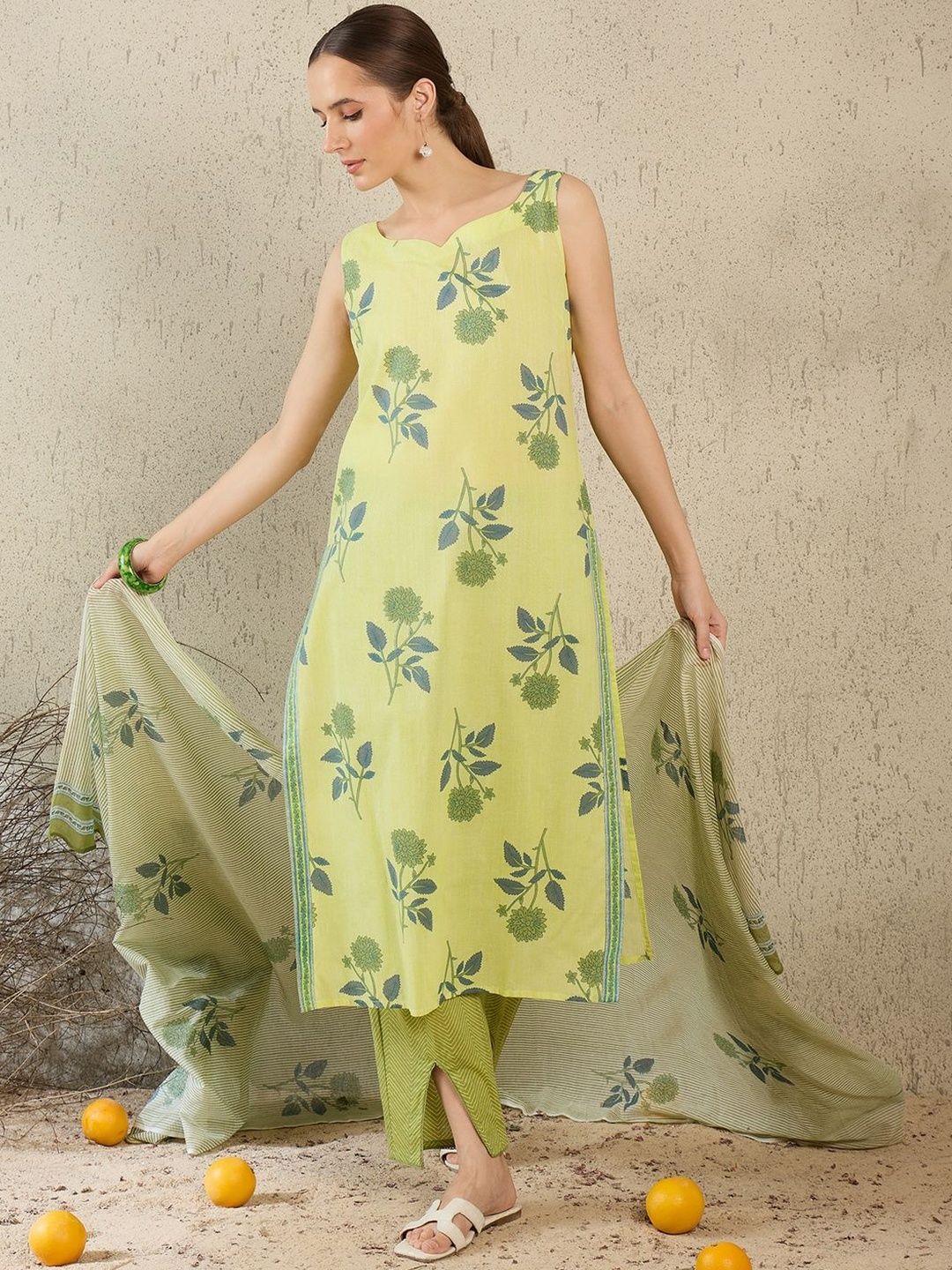 Women Floral Printed Regular Pure Cotton Kurta with Trousers & With Dupatta