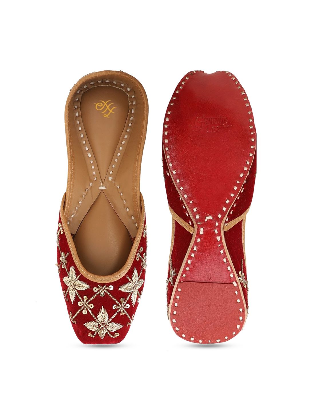 Dhiyona HOP Women Embellished Mojaris Round Toe Flats