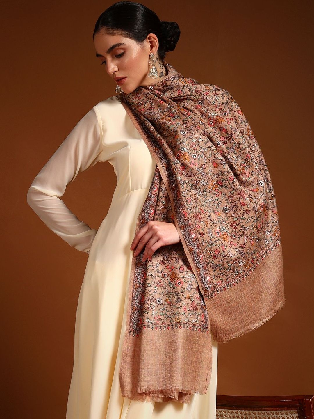 Dhiyona PA Women Floral Embroidered Shawl